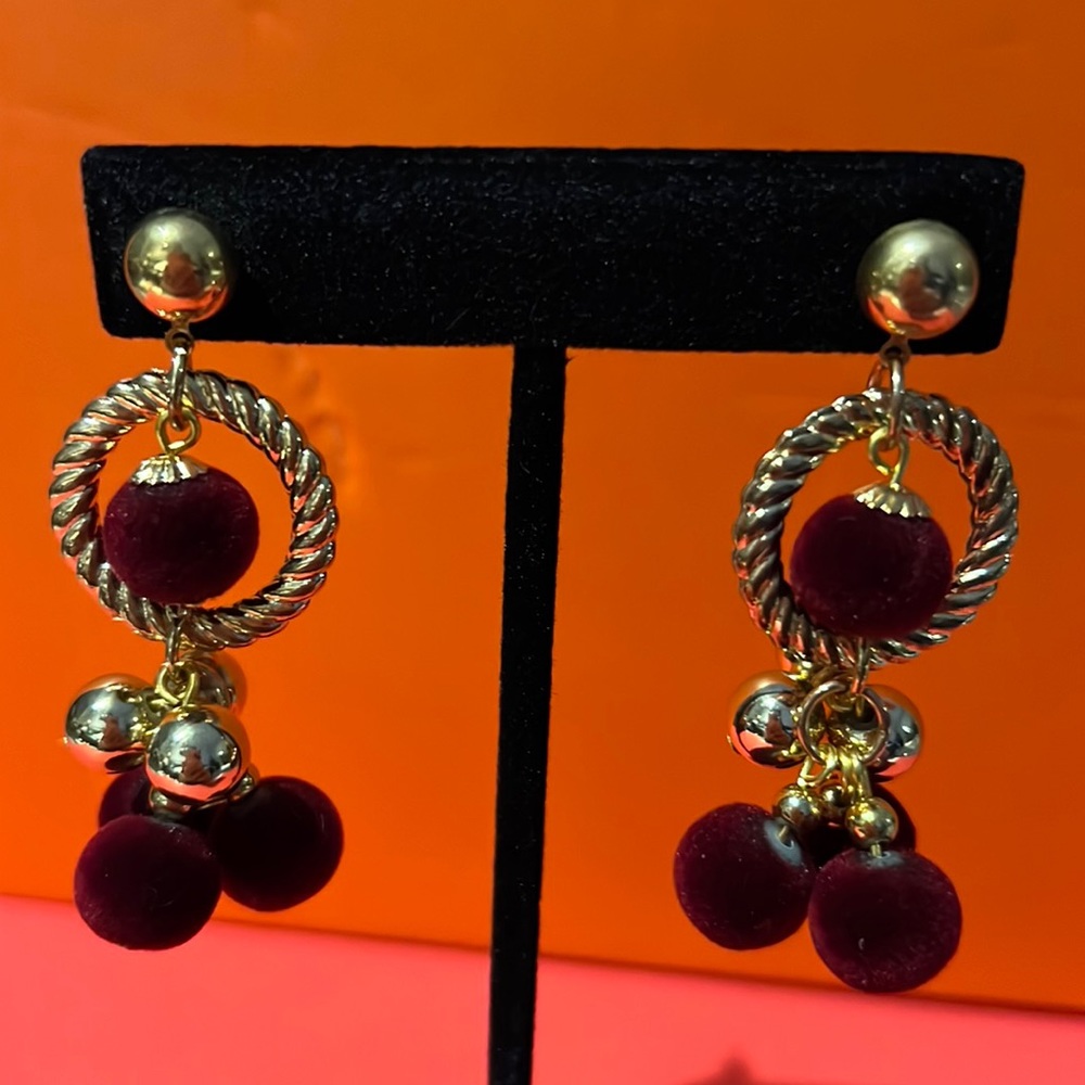 Dangle earrings with gold & velvet